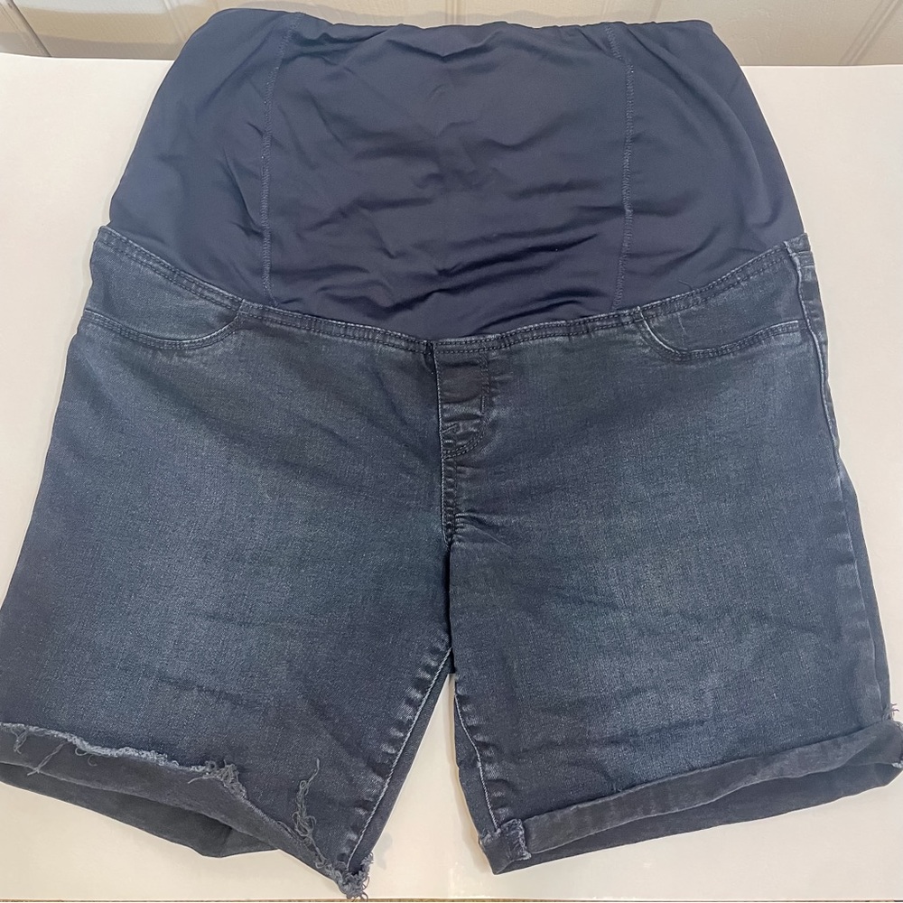 🏷️ Isabel Maternity Black Bermuda Jean Shorts 16